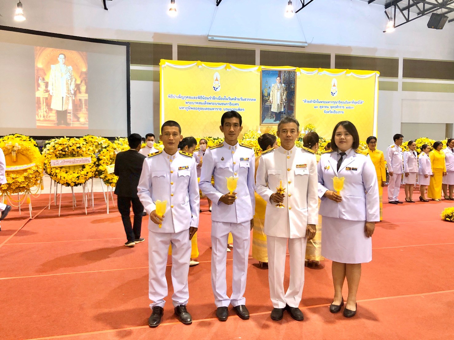 ﻿สำนักงานบังคับคดีกลุ่มจังหวัดที่ 5 (Sandbox) เข้าร่วมพิธีจุดเทียนถวายพระพรชัยมงคล เนื่องในวันคล้ายวันสวรรคต พระบาทสมเด็จพระบรมชนกาธิเบศร มหาภูมิพลอดุลยเดชมหาราช บรมนาถบพิตร 13 ตุลาคม 2563